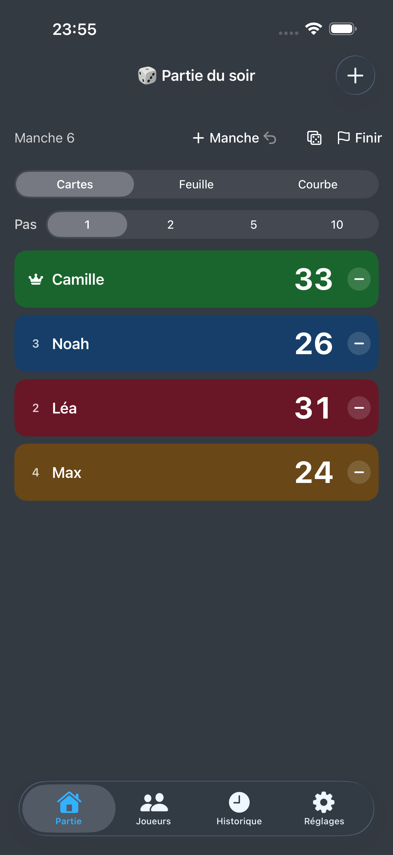 Écran ScorePoint affichant une partie à quatre joueurs avec leurs scores et le bouton pour ajouter un tour